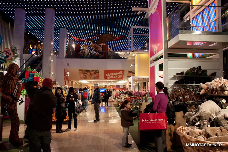 http://www.iamnotastalker.com/wp-content/uploads/2009/10/FAO-Schwarz-Manhattan-New-York-3.jpg