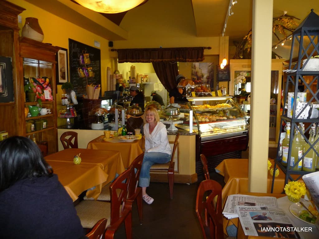 The Yellow Vase Caf&eacute; from “90210”