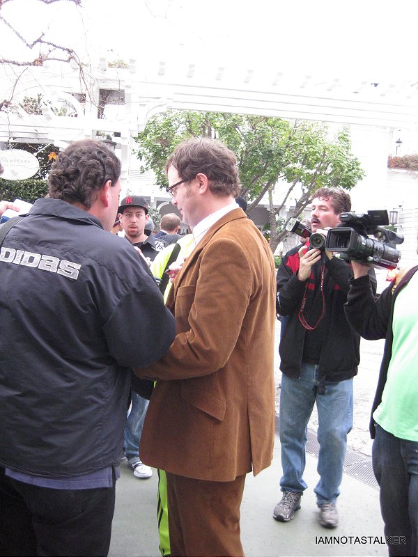 Rainn Wilson Signing Autographs