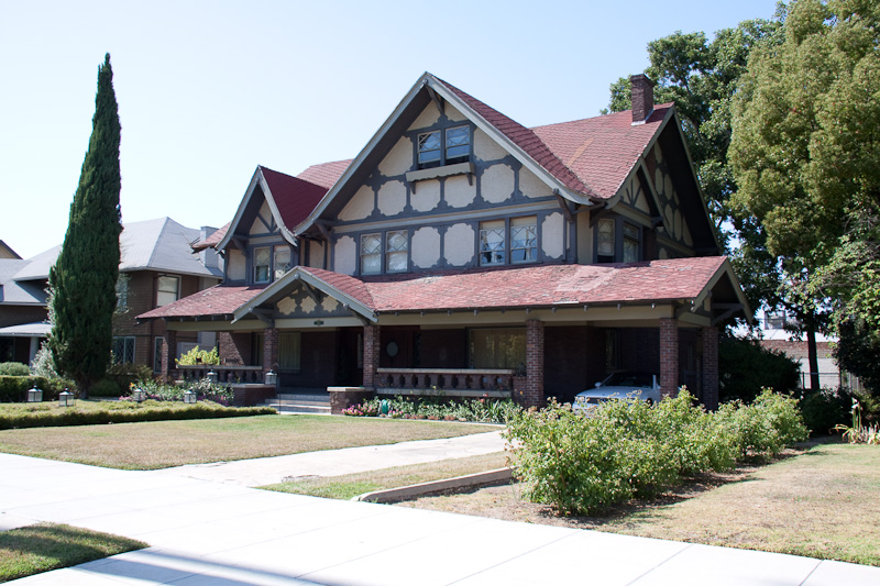 Anna-Farris-House-Bunny-Soroity-House-7