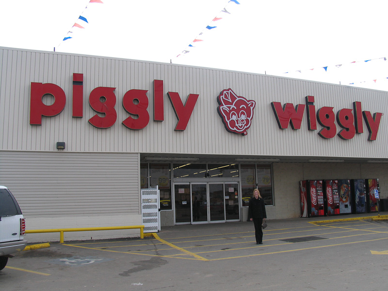 Piggly-Wiggly-Win-A-Date-With-Tad-Hamilton-1