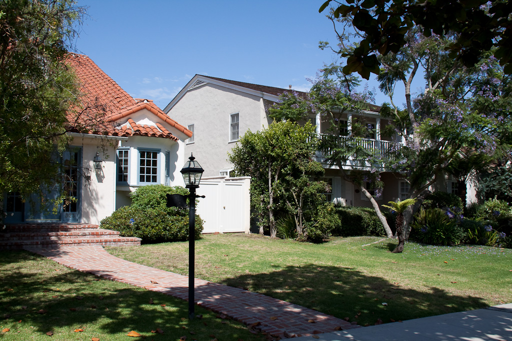 Danny-DeVito-House-From-Twins-4