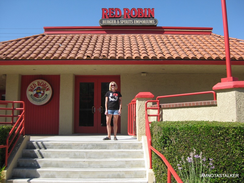 The Red Robin Restaurant from “Newlyweds”