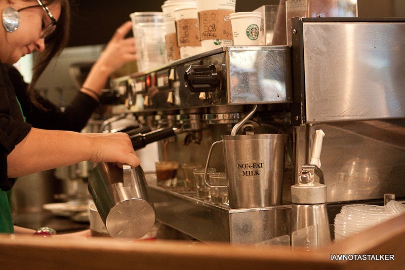 Pike-Place-First-Starbucks-16