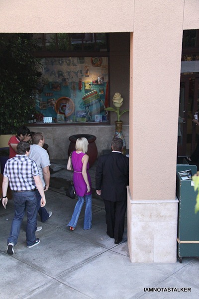 Tori-Spelling-Book-Signing-Vromans-Pasadena-55
