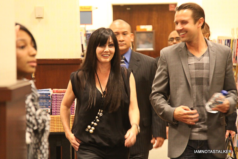 Shannen-Doherty-Book-Signing-(33-of-120)