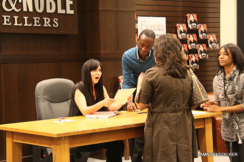 Shannen-Doherty-Book-Signing-(115-of-120)