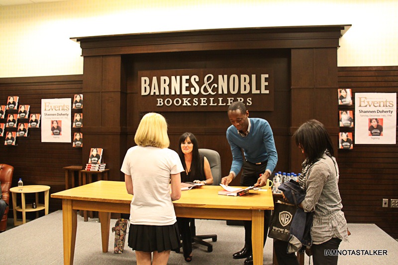 Shannen-Doherty-Book-Signing-(94-of-120)