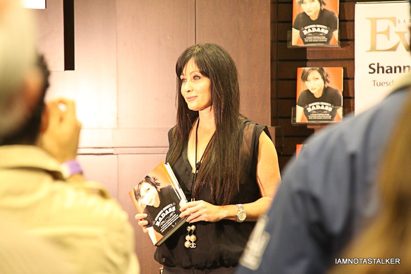 Shannen-Doherty-Book-Signing-(60-of-120)