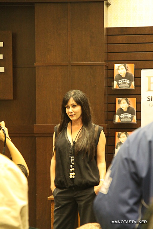 Shannen-Doherty-Book-Signing-(63-of-120)