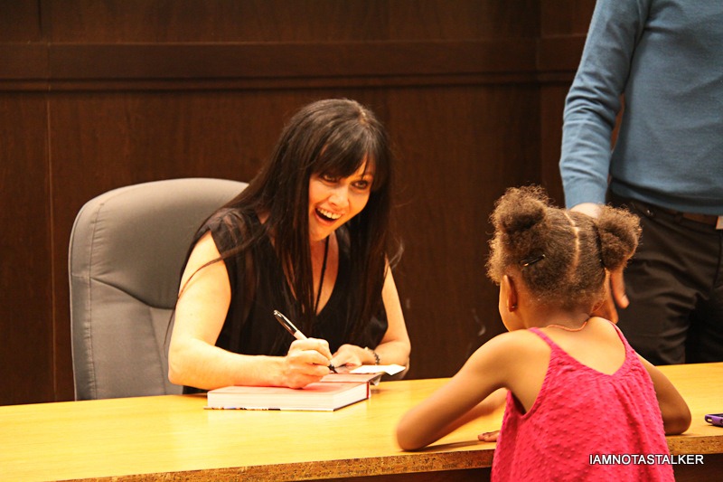 Shannen-Doherty-Book-Signing-(84-of-120)