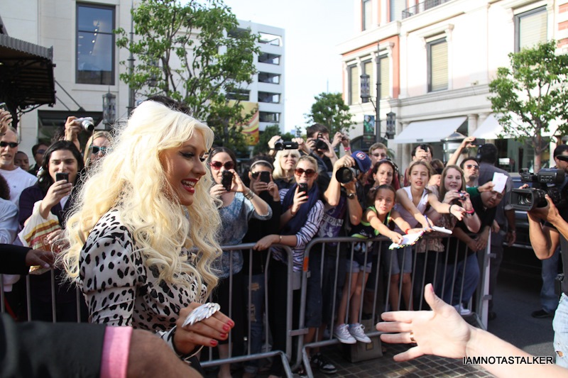christina-aguilera-the-voice-extra-the-grove-230