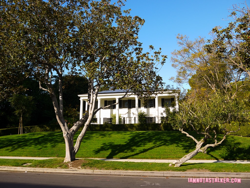Mercedes’ Friend’s House from “License to Drive”