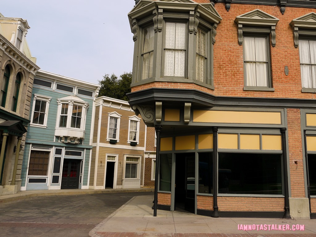 Pretty Little Liars Warner Bros Sets (2 of 4)