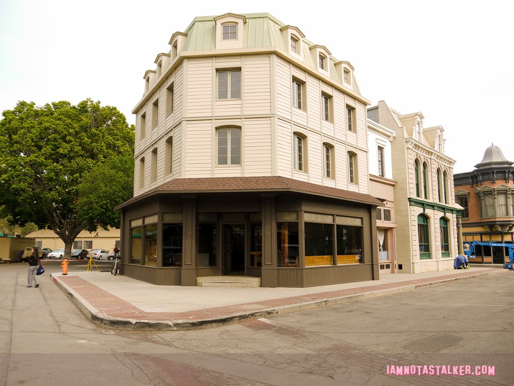 Pretty Little Liars Warner Bros. Sets (48 of 52)