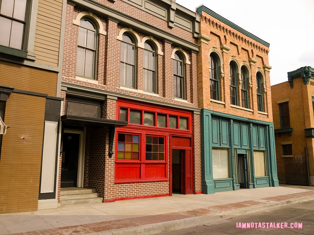 Pretty Little Liars Warner Bros. Sets (24 of 52)