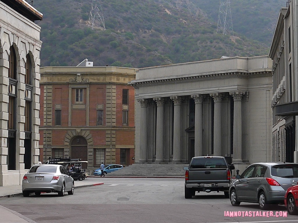 Pretty Little Liars Warner Bros Sets (1 of 1)