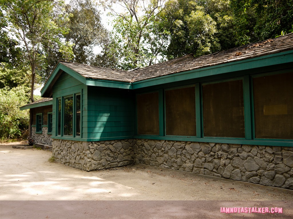 Pretty Little Liars Warner Bros Sets (19 of 25)