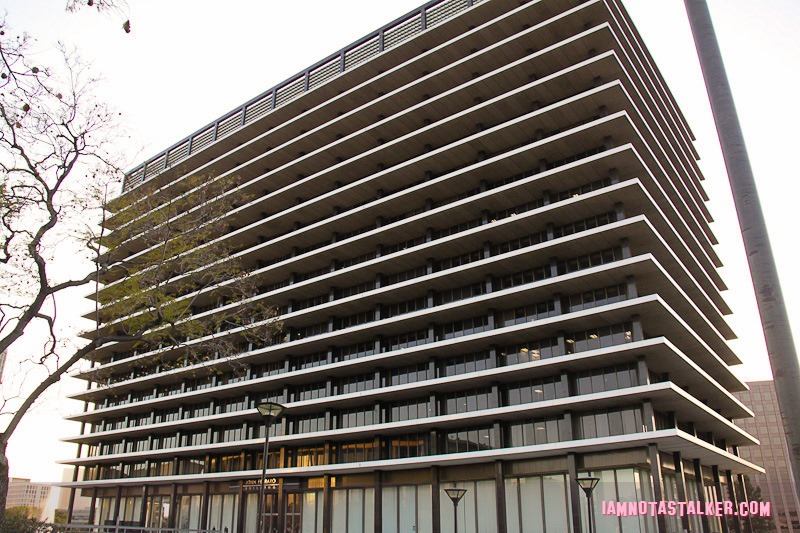 John Ferraro Building Pretty Little Liars-1