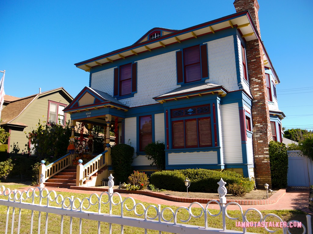 Hocus Pocus Trick or Treating House-1120611