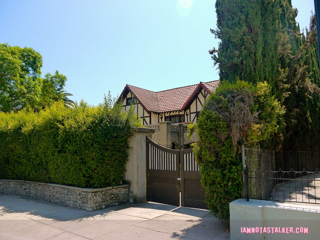 The Lights Out House-1200100